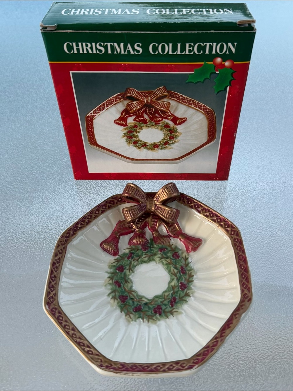 Christmas Collection Mini Octagon Bow and Wreath Porcelain Trinket Dish